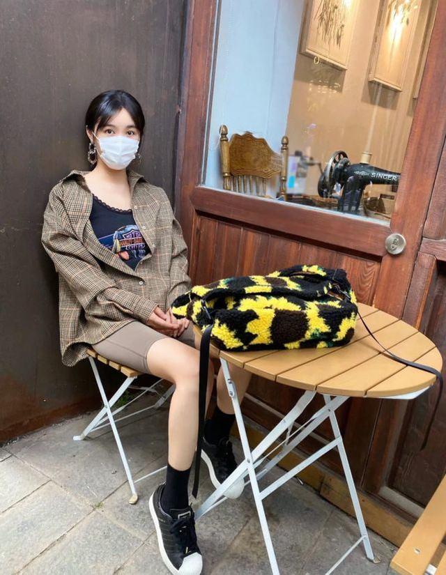 李菲兒太敢穿！長T包臀裙搭配Prada包包，少女十足又不失性感 娛樂八卦吃瓜 第8张