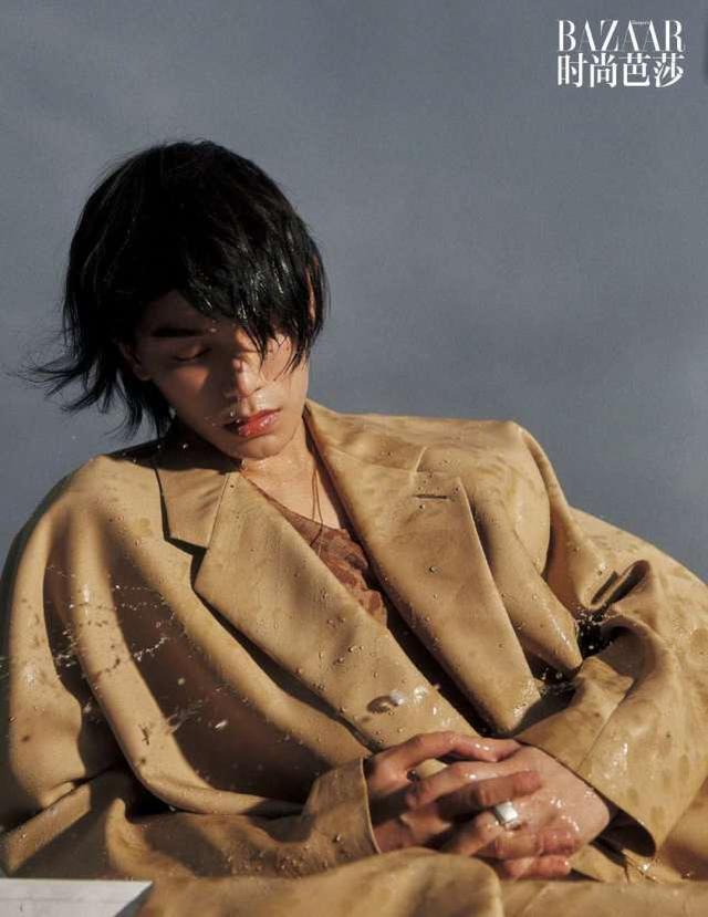 丁禹兮時尚大片曝光！穿寬松橘棕色磨毛針織衫，盡顯日系慵懶風 娛樂八卦吃瓜 第9张