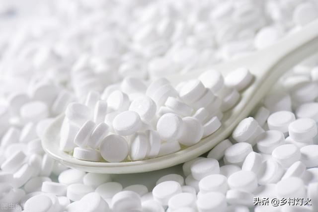 糖精是什么提炼出来的（糖精对人体有什么伤害）