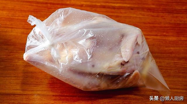 天熱就這樣吃雞肉，這是懶人版家常鹽水雞的做法，學會可以擺攤了 熱愛美食 第9张