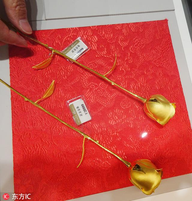 七夕节送什么礼物情人节金玫瑰吸睛，2.5万一朵，一天卖出10朵