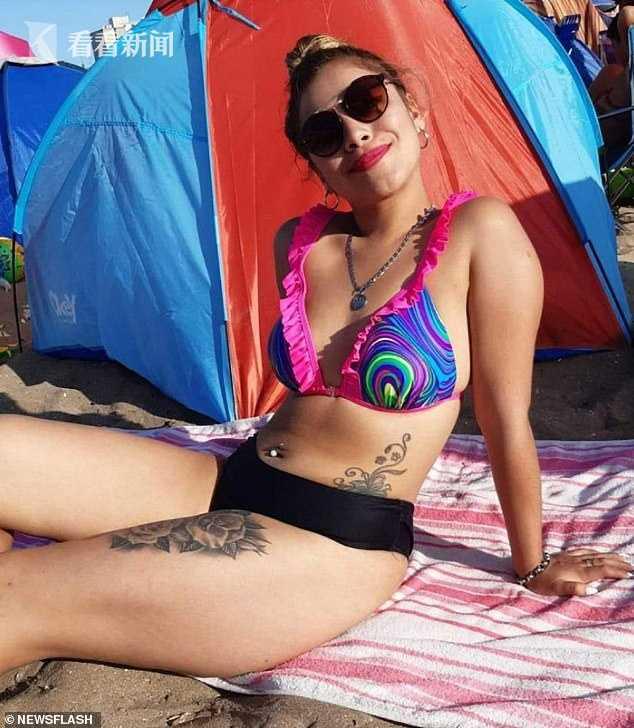 阿根廷议员视频会上搂着女友亲吻胸部被直播 怪网络不好以为掉线 情人节送给