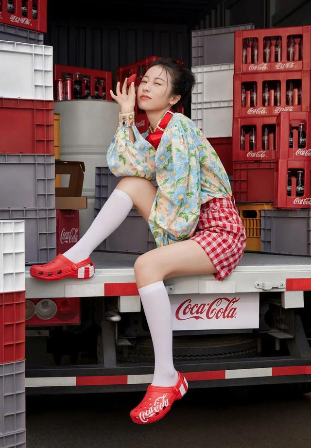 扪心自问：这季节洞洞鞋不香吗？ 七夕送女朋友什么礼物好最有意义