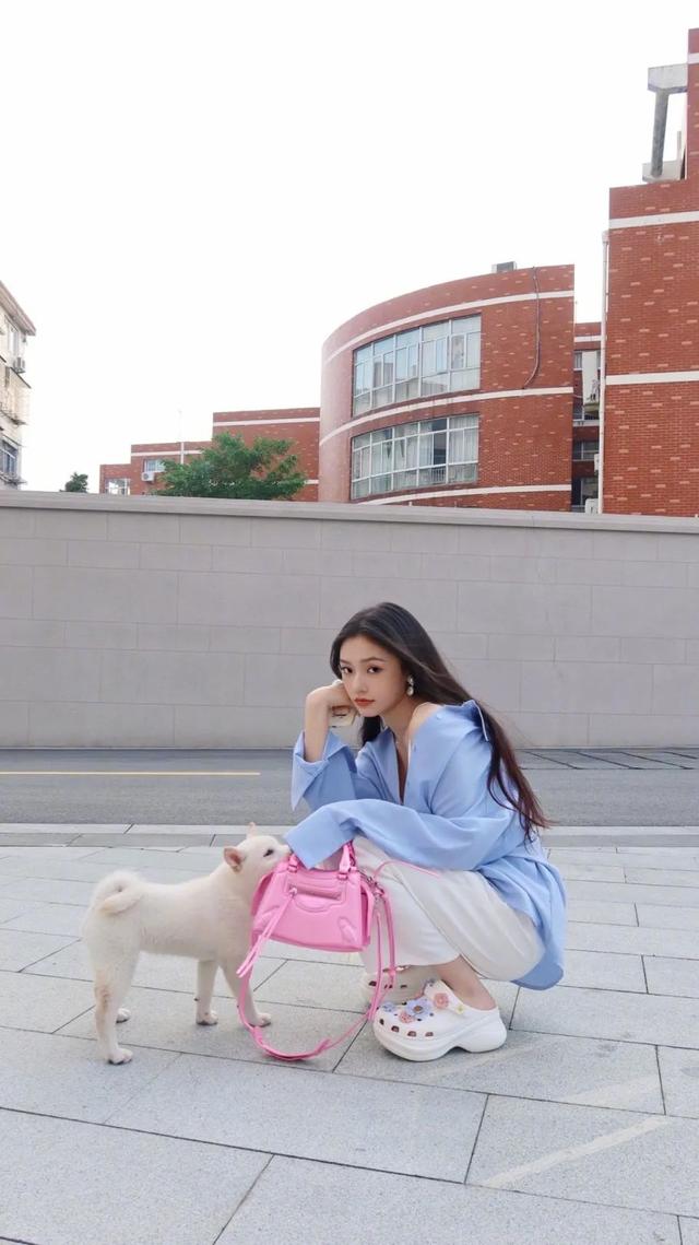 扪心自问：这季节洞洞鞋不香吗？ 七夕送女朋友什么礼物好最有意义