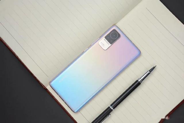 别再送女朋友iPhone了 小米新机更符合女性审美 情人节送女朋友什么礼物比较有