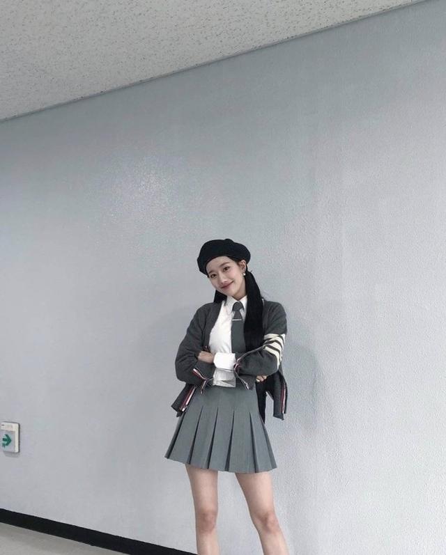 李娜恩夏日穿搭太少女！粉紅衣裙甜美減齡，不愧是韓國當紅小花旦 娛樂八卦吃瓜 第6张