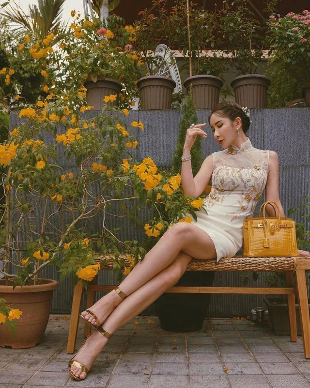 她46歲，卻身材窈窕，性感清純，跟25歲的兒子看起來像情侶 街拍正妹 第9张