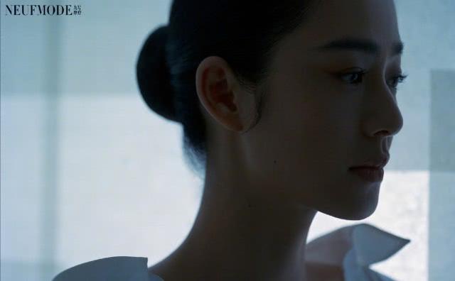 姜文妻子周韻難得營業！登《九號摩登》周年刊封面，側顏太過吸睛 娛樂八卦吃瓜 第2张