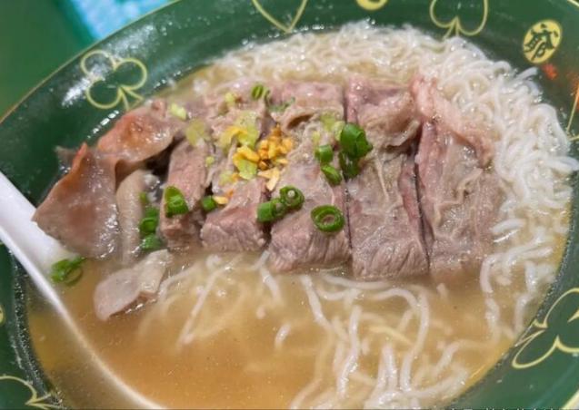 一碗麵賣50元貴嗎？陳小春面館開業，排隊一兩個小時也有人等 娛樂八卦吃瓜 第3张