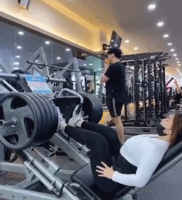 34歲性感阿姨竟撩走25歲肌肉小狼狗，網友：這誰頂得住？ 街拍正妹 第7张