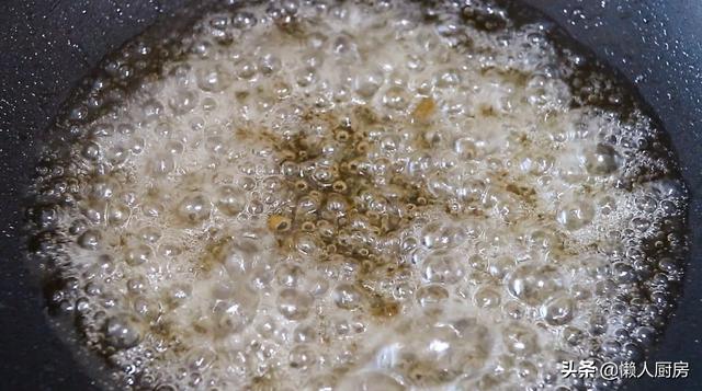 做紅燒肉用糖色還是醬油？糖色怎麼熬，不同糖漿狀態，有不同用處 熱愛美食 第3张