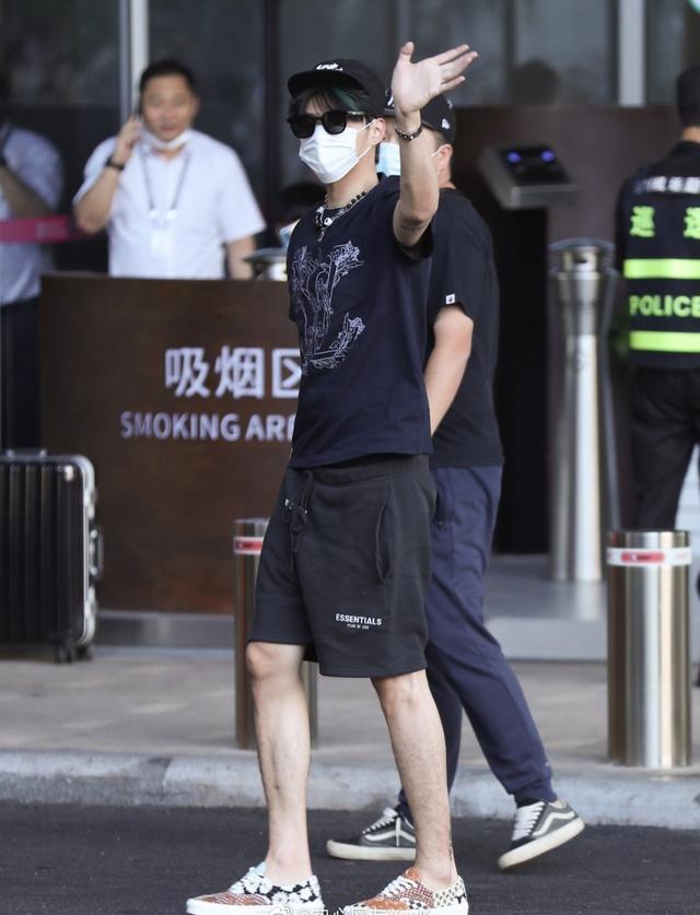 情人节送女孩礼物这几双热门球鞋真香，七夕情人节送男友盲选都好看，吴亦凡