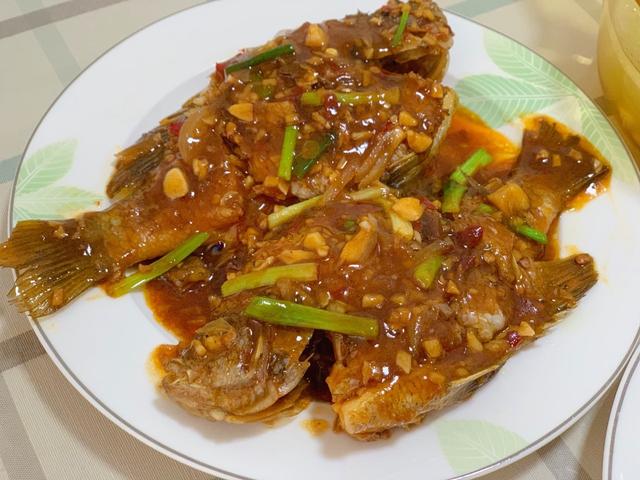 鯽魚怎麼做才好吃？分享3種不同的做法，鮮香美味，下酒下飯都行 熱愛美食 第6张