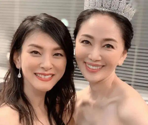 50歲的人又老又丑？看看53歲的日本大媽，身材火辣臉似少女 街拍正妹 第1张
