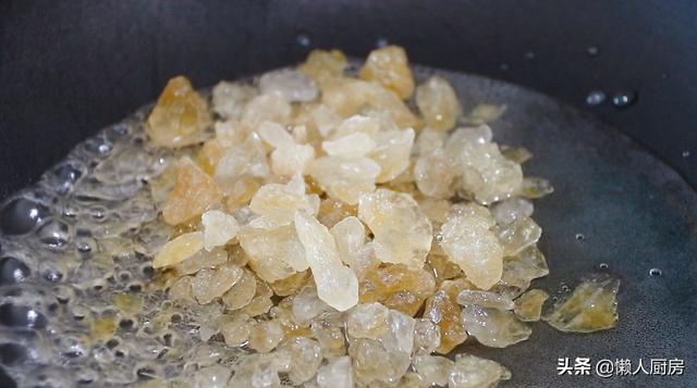 做紅燒肉用糖色還是醬油？糖色怎麼熬，不同糖漿狀態，有不同用處 熱愛美食 第2张