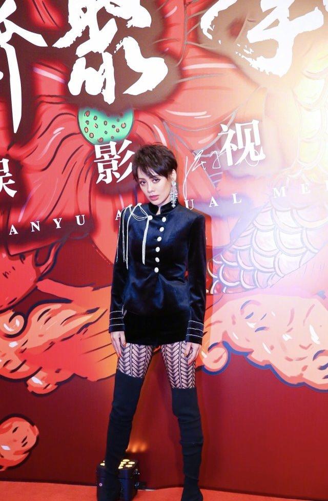 寧靜乘風破浪後曬美照，穿西裝配黃發，被「不老女神」楊丞琳大誇 娛樂八卦吃瓜 第7张
