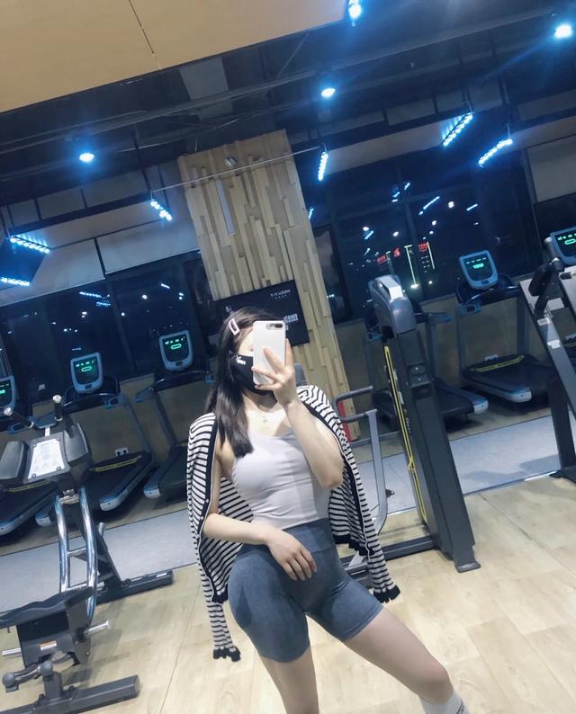 蜂腰蜜臀+小鳥臂，江西女私教曲線身材讓人羨慕，纖細手臂有訣竅 健身減肥達人 第1张