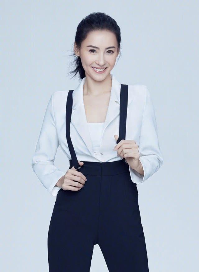 張柏芝40歲生日照曝光：穿宮廷領襯衫搭配黑色背帶褲，帥氣又減齡 娛樂八卦吃瓜 第5张