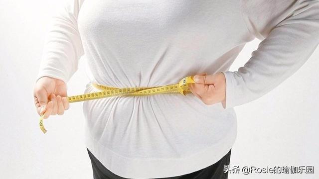 41歲秦嵐戀上小19歲小奶狗？還有56cm小腰？3步解鎖同款小蠻腰 健身減肥達人 第21张