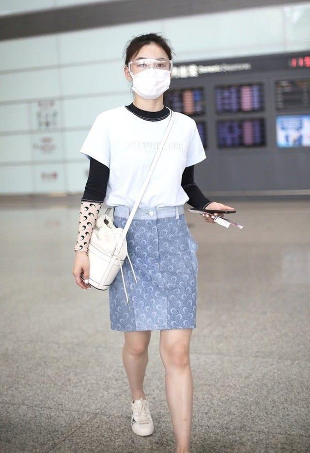 夏季牛仔短裙穿搭盤點：三種風格任你搭配，凸顯女人腿部性感線條 娛樂八卦吃瓜 第12张