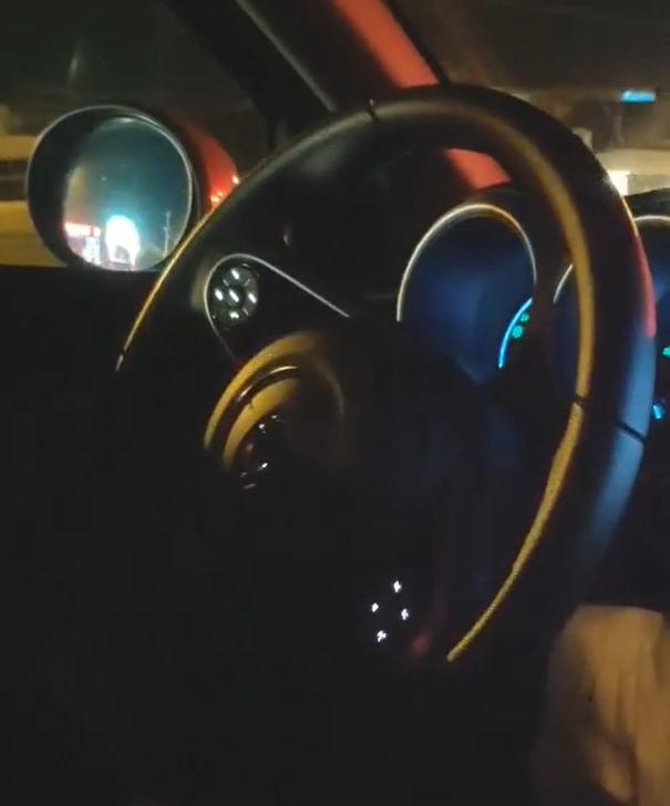 The steering wheel of the Euler Black Cat does not return to the correct position. It is