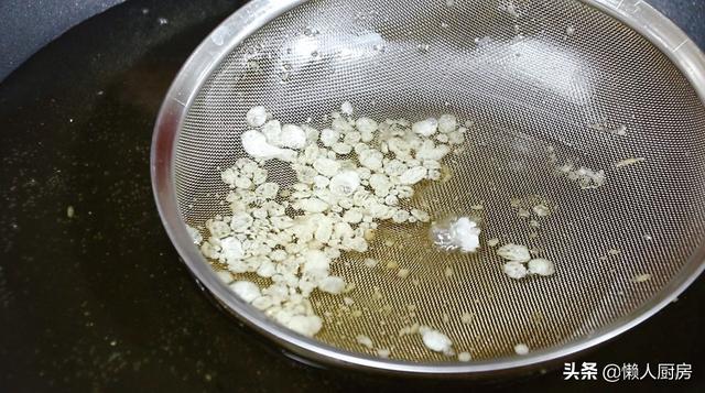 草莓別直接吃，調一下天婦羅衣，這樣炸著吃，真解饞 熱愛美食 第9张