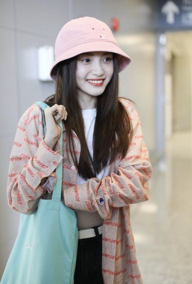 女企業家林小宅現身機場，明顯發福臉變圓，網友：和明星還是有壁 娛樂八卦吃瓜 第2张
