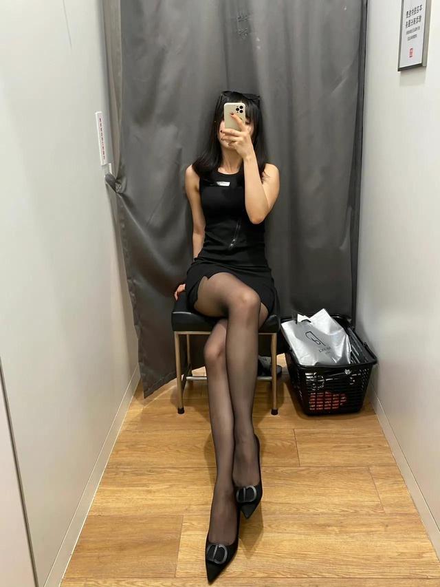 优衣库试衣间怎么用（优衣库的试衣间这么大啊）