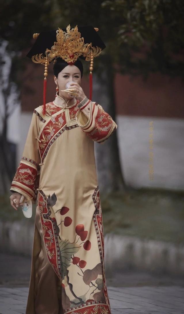 「歌壇大姐大」那英變娘娘，穿古裝派頭十足，網友：有皇後的氣場 娛樂八卦吃瓜 第1张