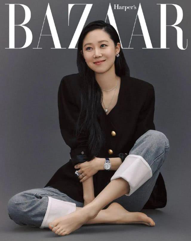孔孝真珠寶大片曝光：黑白穿搭素雅大方，不愧是「南韓衣架子」 娛樂八卦吃瓜 第1张