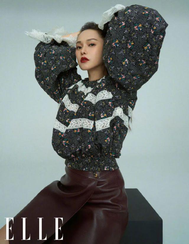 伊能靜、張萌大片曝光，性感穿搭大秀女人味，不愧是「作精姐妹」 娛樂八卦吃瓜 第4张