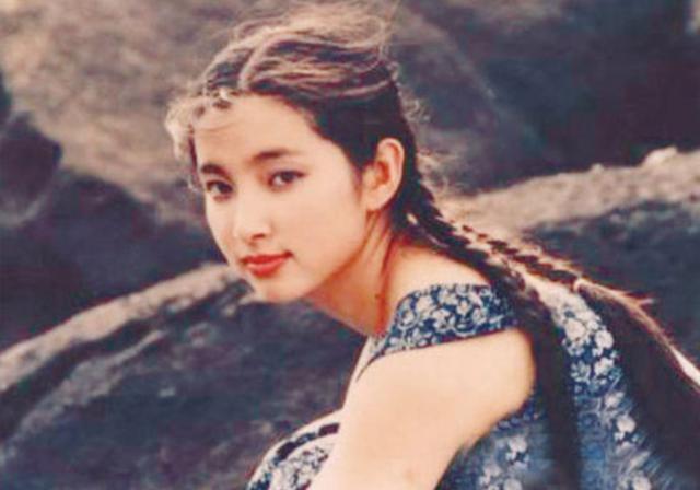 曾是華誼地下老闆娘，拿下華誼一姐位置，卻愛上小16歲白領 娛樂八卦吃瓜 第5张
