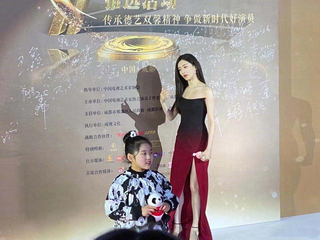 圣诞节，这3件百元左右的礼物送给女朋友，暖心又浪漫 七夕送女朋友礼物排行