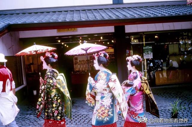 全裸泡温泉没问题！半裸运动绝对不行？日本的潜规则让外国人蒙圈