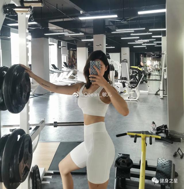 27歲的廣東女健身教練，身材健美有型，路上回頭率十足 街拍正妹 第1张