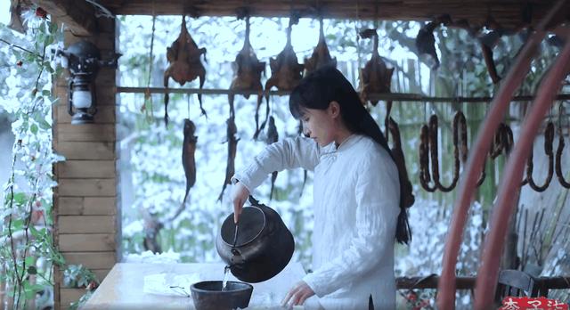 網紅李子柒：父母離異被收養，坎坷前行遇風口，與世無爭只是童話 娛樂八卦吃瓜 第13张