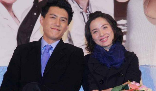 兩次愛上離婚婦女，不顧家人反對娶二婚女，老幹部靳東怎麼也翻車 娛樂八卦吃瓜 第14张