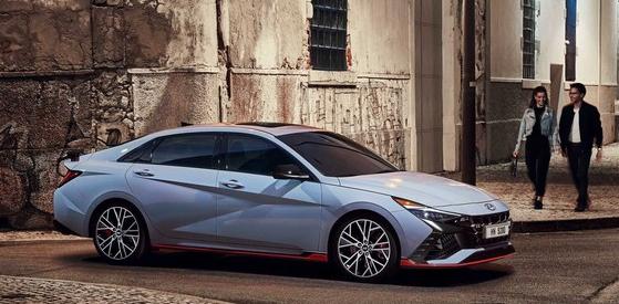 现代伊兰特N官图发布，主打高性能紧凑型轿车市场