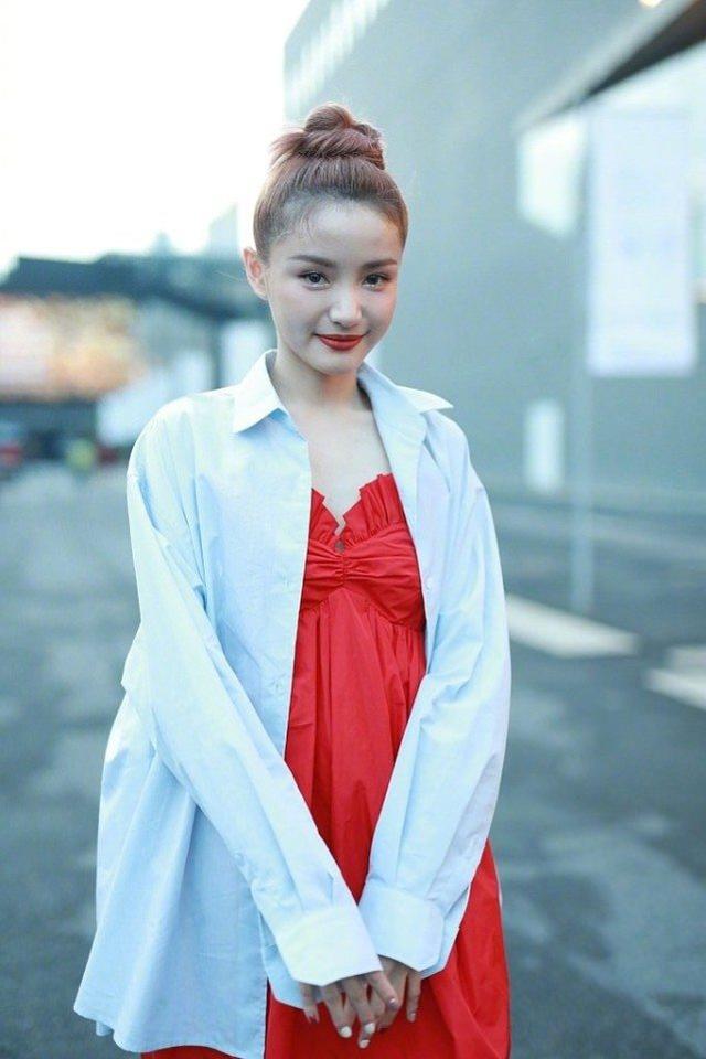 林小宅分手後首露面！滿面春風好心情未受影響，網友：網紅變明星 娛樂八卦吃瓜 第2张