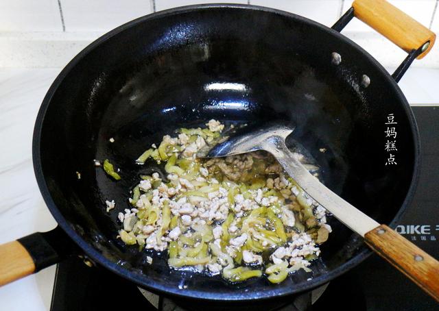 兒子要吃土豆粉，我煮時加了1個西紅柿，他刺溜吃了一大碗~ 熱愛美食 第7张