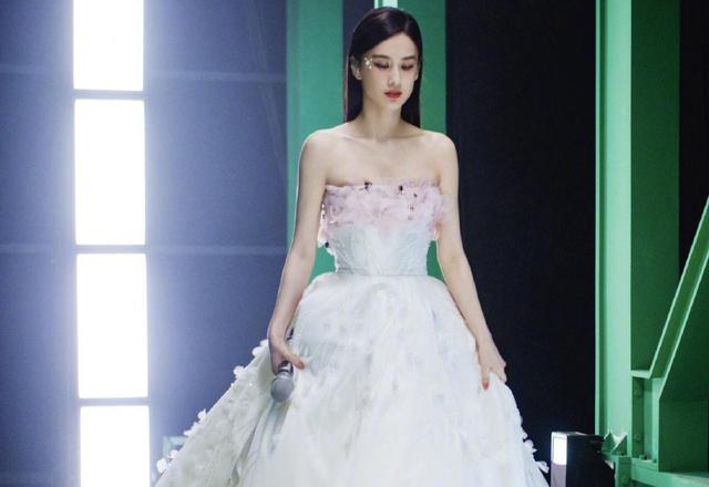 小雞裝大鵝，30個女人一出戲，比衣服拼演技，黃聖依媳婦熬成婆？ 娛樂八卦吃瓜 第9张