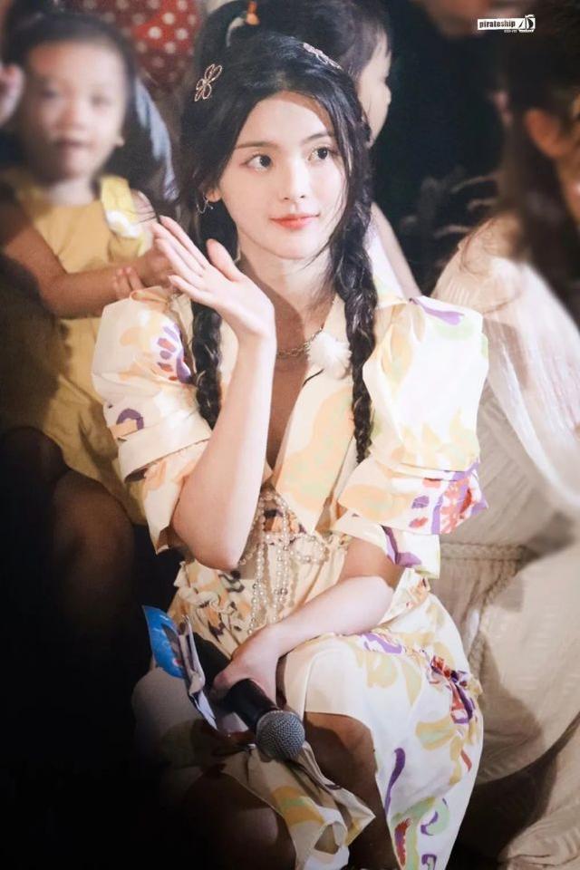 火箭少女101解散，楊超越穿公主裙配雙麻花辮造型，顏值越來越高 娛樂八卦吃瓜 第5张