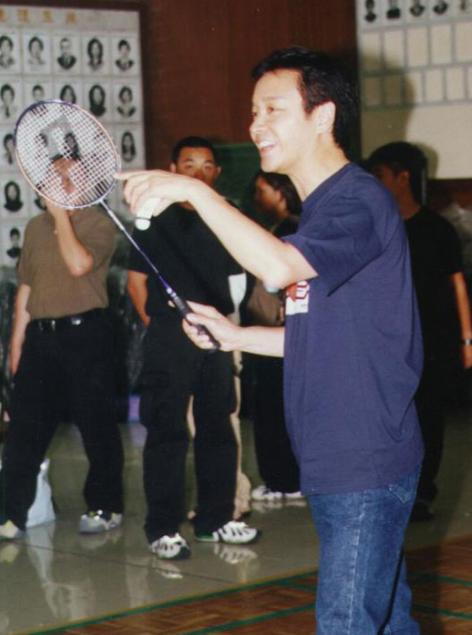 唐鹤德现状如何（62岁唐鹤德独自庆生显孤单）