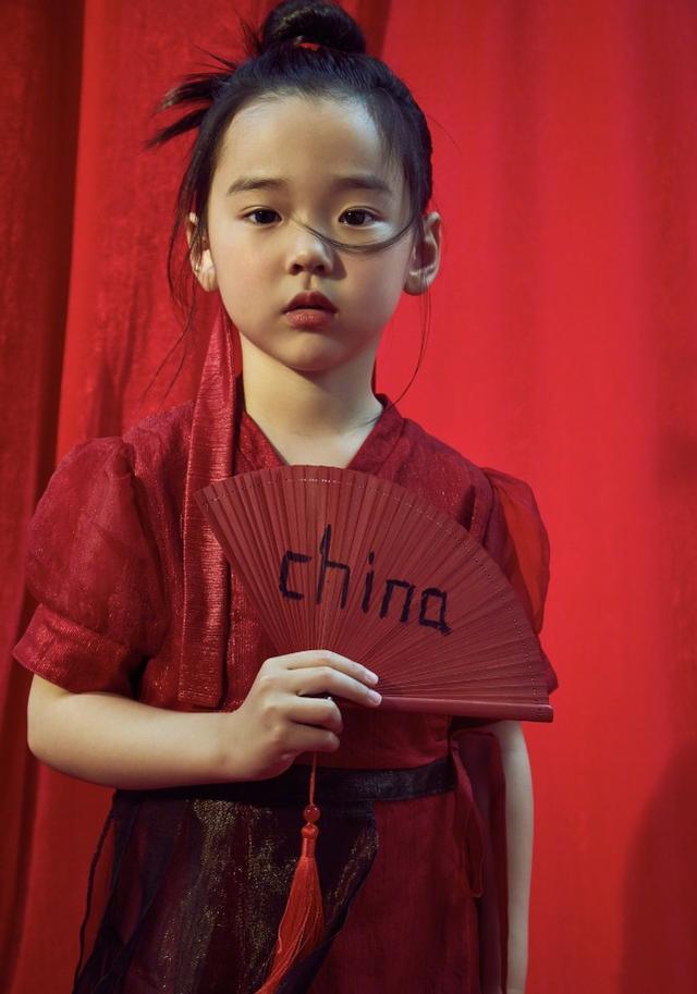 董璇曬女兒小酒窩近照，五官越來越像爸爸，「女版高雲翔」竟也美 娛樂八卦吃瓜 第3张