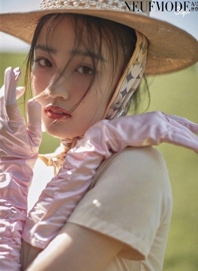 徐璐盛夏造型look，戶外野餐穿公主風裙裝，造型清新優雅減齡足 娛樂八卦吃瓜 第7张