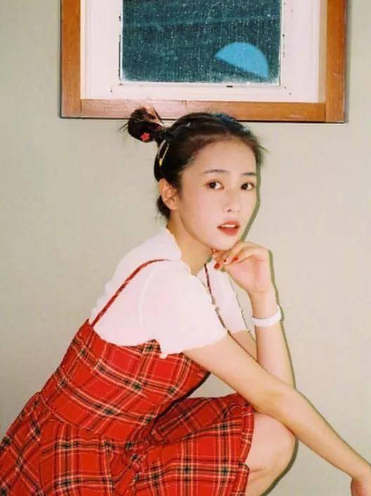 女孩夏季如何拍照？除了這些拍照技巧，這款時尚單品也是必不可少 娛樂八卦吃瓜 第8张