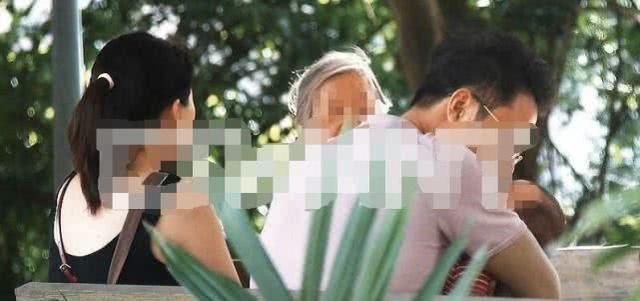 明道官宣結婚生子！和妻子王婷萱帶娃被拍，當新手奶爸也很幸福 娛樂八卦吃瓜 第2张