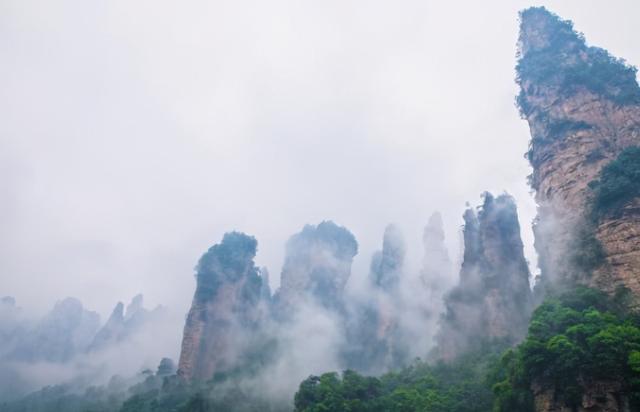 甘肃旅游必去十大景点，甘肃风景最美的十个景区