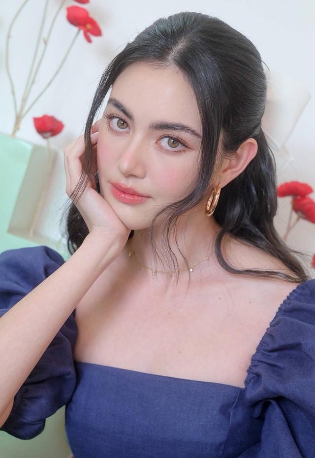 被稱「泰國之花」的她，天使臉龐+魔鬼身材，完美腰身驚艷所有人 街拍正妹 第1张