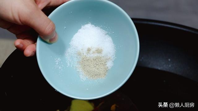 菠菜怎麼做好吃？豬肝怎麼做好吃？天氣炎熱，教你這樣涼拌著吃 熱愛美食 第6张